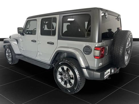 Used 2018 Jeep Wrangler Unlimited Sahara AWD/4WD image 3