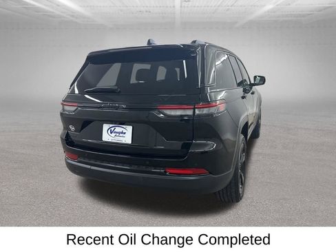 Used 2024 Jeep Grand Cherokee Altitude AWD/4WD image 12