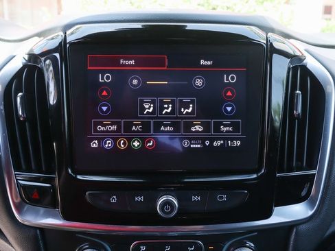 Used 2022 Chevrolet Traverse LT image 33