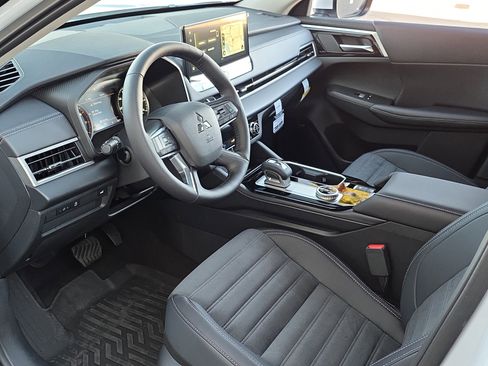 New 2026 Mitsubishi Outlander SE image 11