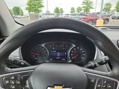 Used 2022 Chevrolet Equinox LT FWD image 18