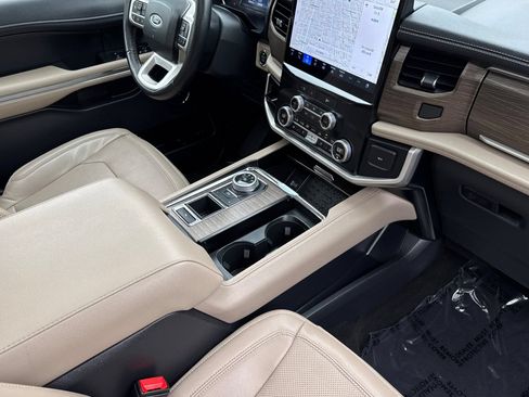 Used 2023 Ford Expedition Limited RWD image 18