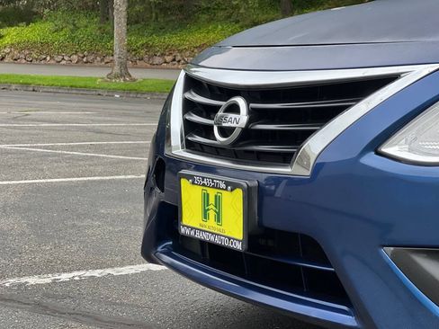 Used 2018 Nissan Versa SV FWD image 18