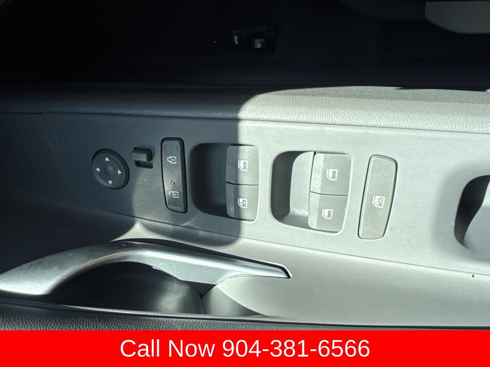 Used 2025 Hyundai Elantra SEL FWD image 21