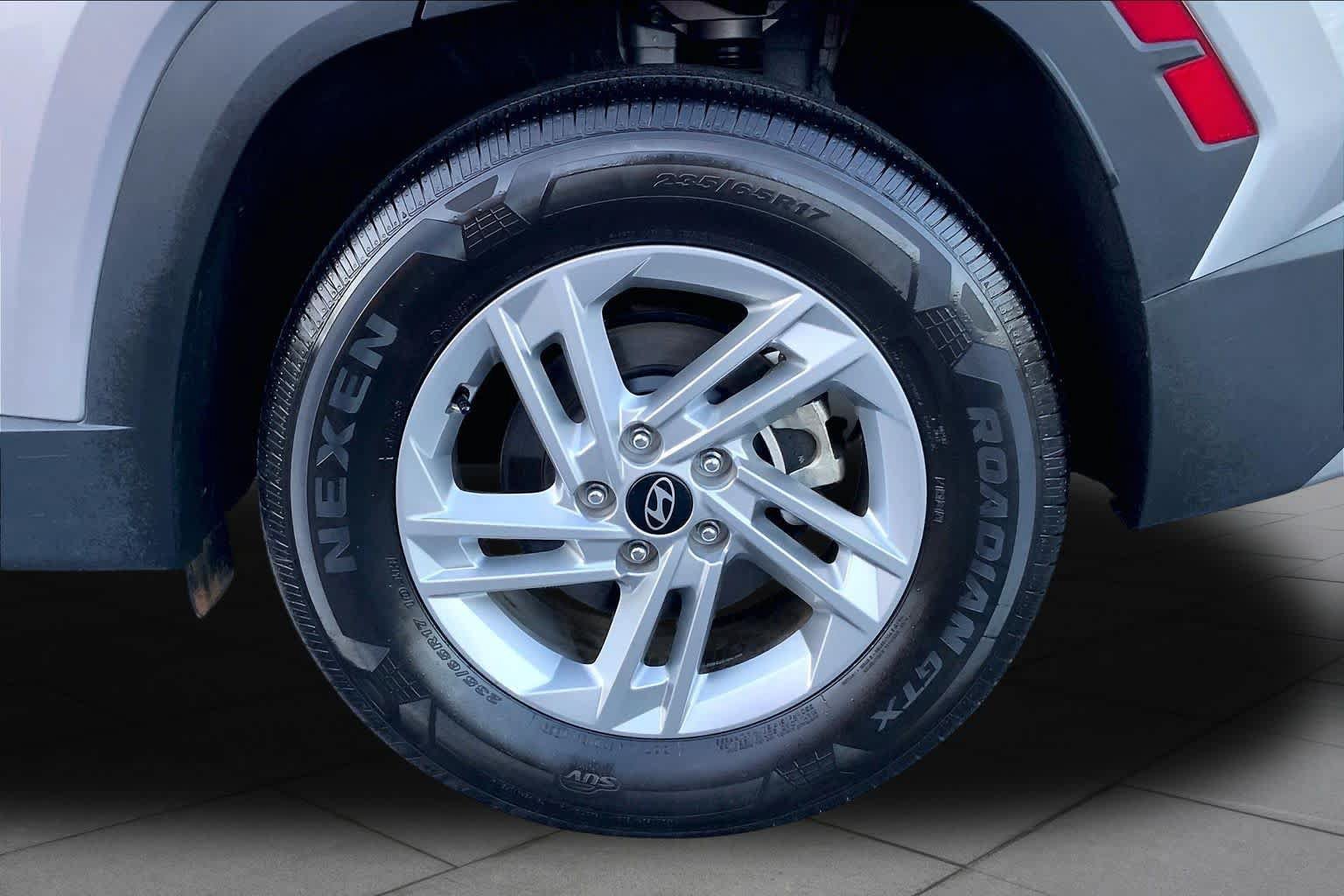 Used 2025 Hyundai Tucson SE FWD image 10