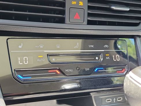 Used 2025 Volkswagen Jetta SE FWD image 29