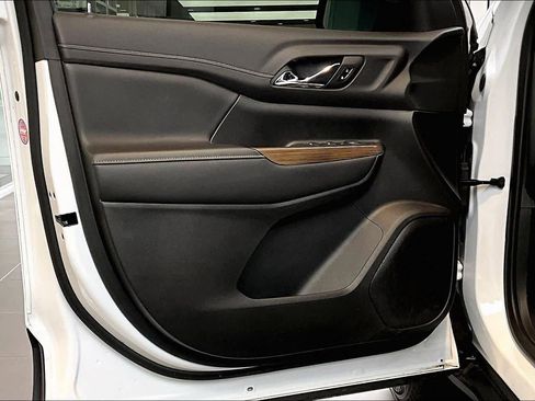 Used 2022 GMC Acadia SLE image 38