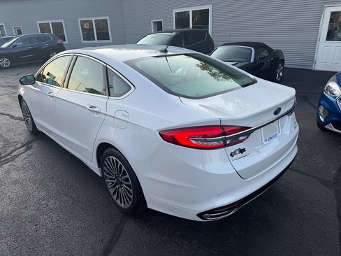 Used 2017 Ford Fusion SE w/ Fusion SE Technology Package FWD image 3
