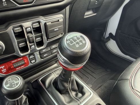Used 2020 Jeep Gladiator Rubicon AWD/4WD image 26
