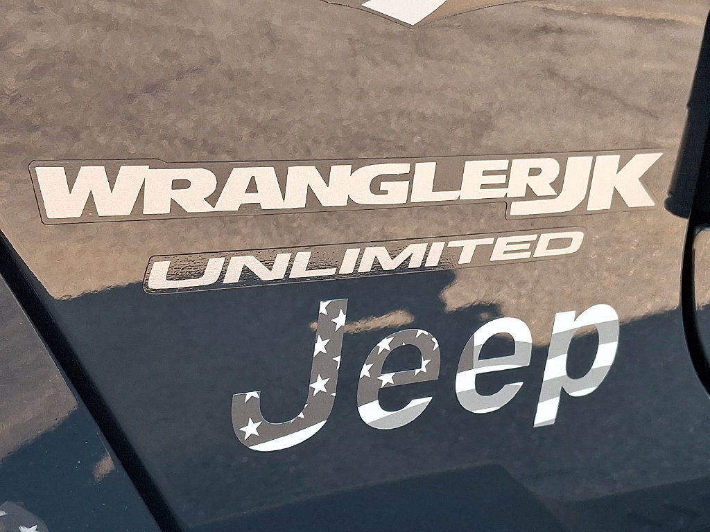 Used 2018 Jeep Wrangler Unlimited Sahara w/ Connectivity Group AWD/4WD image 30