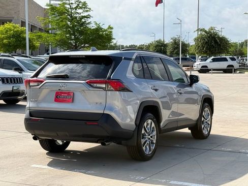 Used 2022 Toyota RAV4 XLE Premium FWD image 4