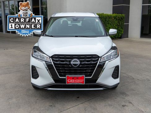 Used 2023 Nissan Kicks SV FWD image 2
