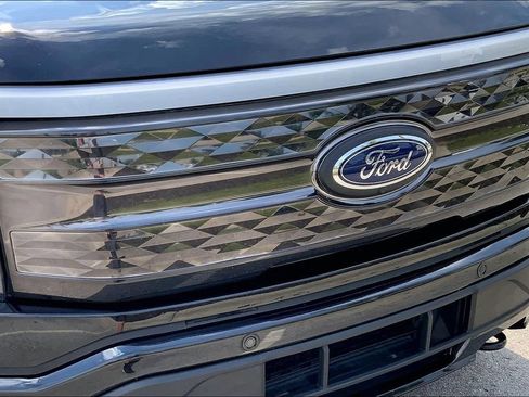 Used 2023 Ford F150 Lightning Platinum AWD/4WD image 30
