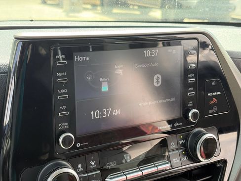 Used 2022 Toyota Highlander LE FWD image 9