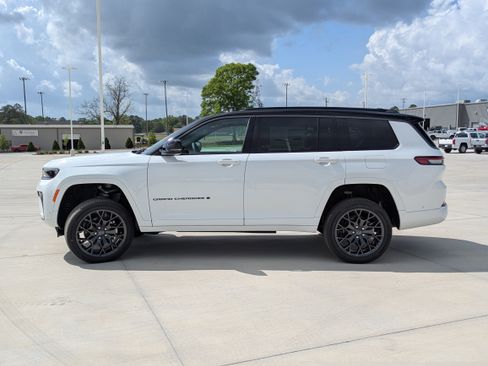 New 2026 Jeep Grand Cherokee L Summit AWD/4WD image 4