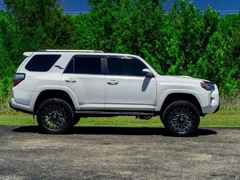 Used 2018 Toyota 4Runner TRD Off-Road AWD/4WD image 5