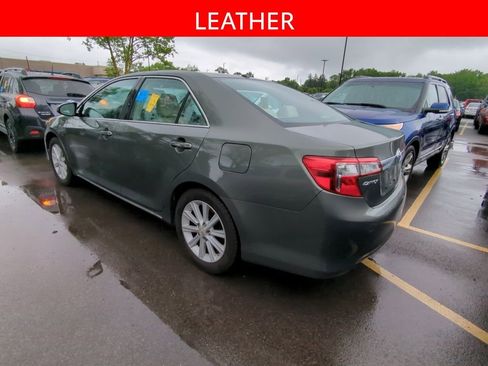 Used 2013 Toyota Camry XLE w/ Leather Pkg FWD image 4