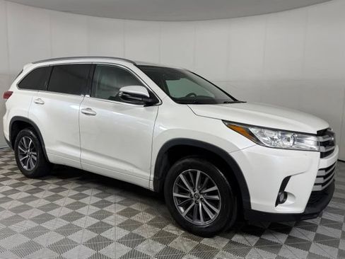 Used 2017 Toyota Highlander XLE FWD image 10
