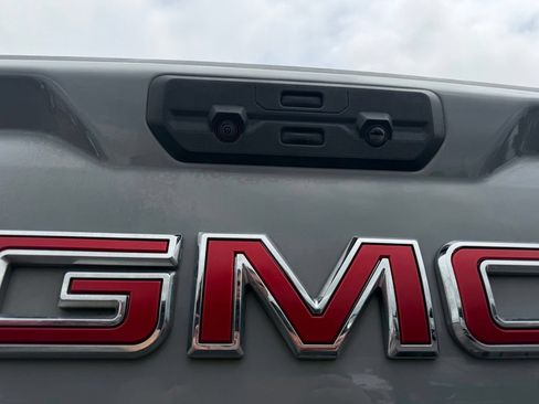 Used 2024 GMC Sierra 1500 AT4 w/ Technology Package AWD/4WD image 9