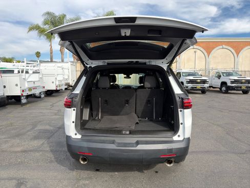 Used 2023 Chevrolet Traverse LT image 12