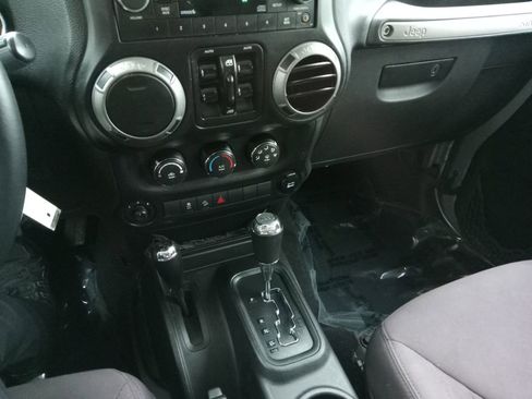 Used 2014 Jeep Wrangler Unlimited Sport AWD/4WD image 15