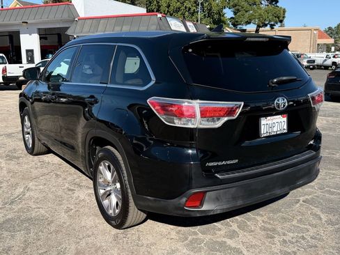 Used 2014 Toyota Highlander XLE image 4