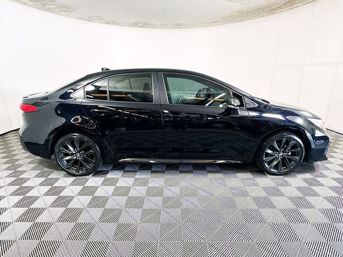 Used 2024 Toyota Corolla SE FWD image 2