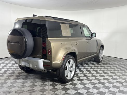 Certified 2022 Land Rover Defender 110 XS Edition AWD/4WD image 9