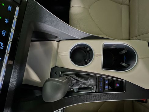 Used 2019 Toyota Avalon Limited image 25