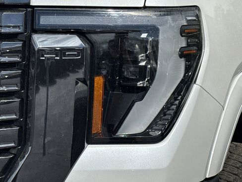 Used 2024 GMC Sierra 3500 Denali Ultimate image 6