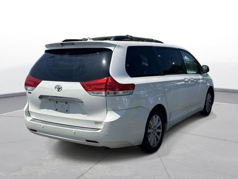 Used 2013 Toyota Sienna Limited w/ Premium Pkg FWD image 6