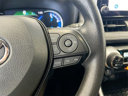 Used 2025 Toyota RAV4 XLE image 31