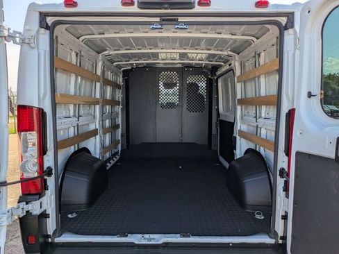 Used 2025 RAM ProMaster 2500 w/ U-Haul Equipment Group FWD image 13