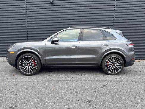 Used 2025 Porsche Cayenne S image 2