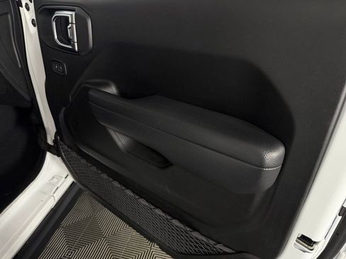 Used 2025 Jeep Wrangler Willys image 31