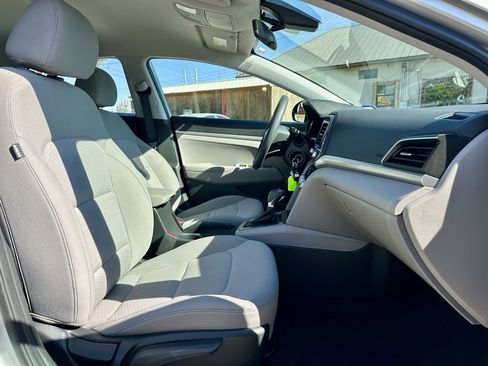 Used 2020 Hyundai Elantra SE image 12
