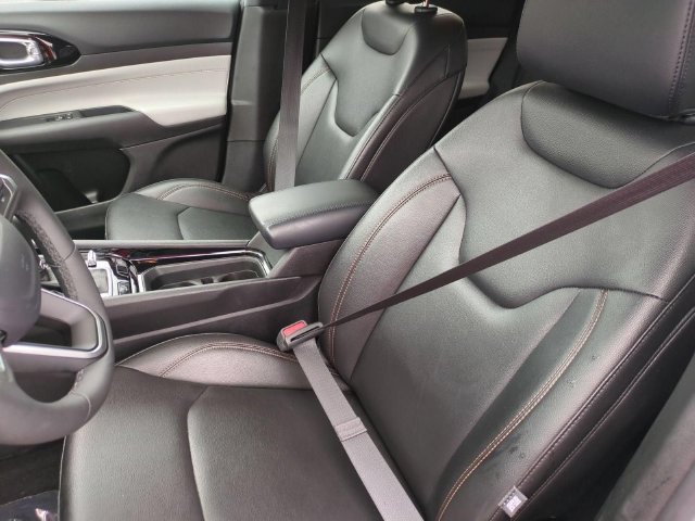Used 2024 Jeep Compass Limited AWD/4WD image 12