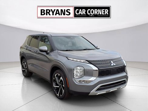 Used 2024 Mitsubishi Outlander SE 4WD image 17