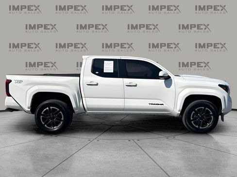 Used 2024 Toyota Tacoma TRD Sport AWD/4WD image 6
