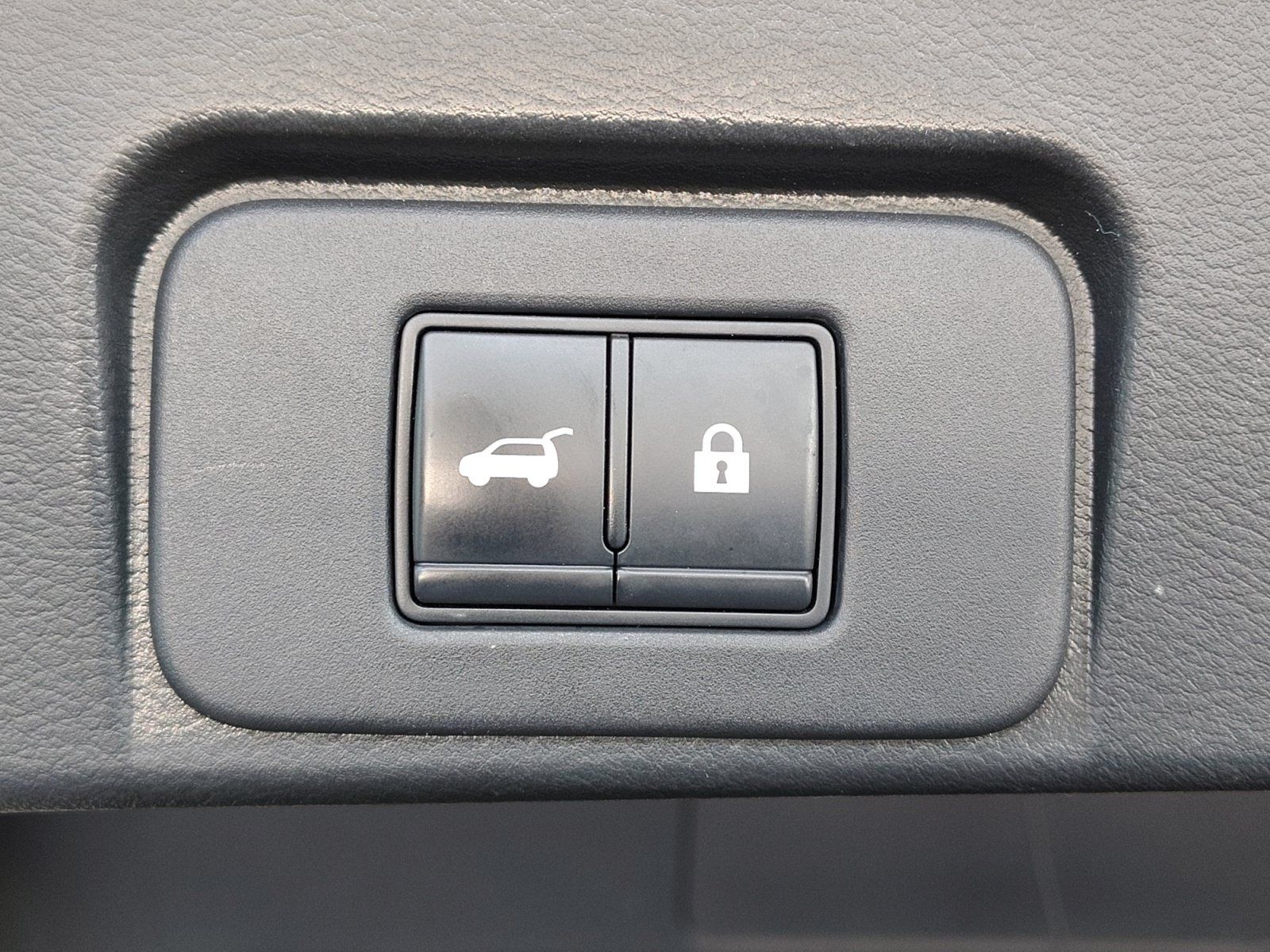 Used 2021 Nissan Rogue SV w/ Premium Package FWD image 32
