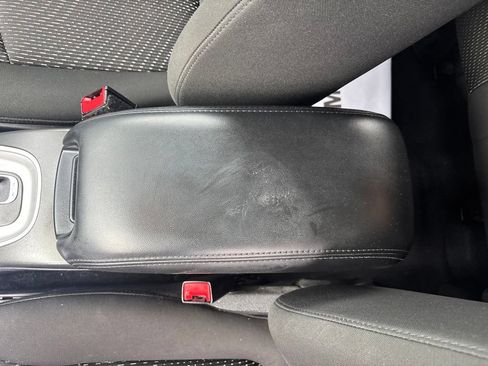 Used 2020 Dodge Journey SE FWD image 30
