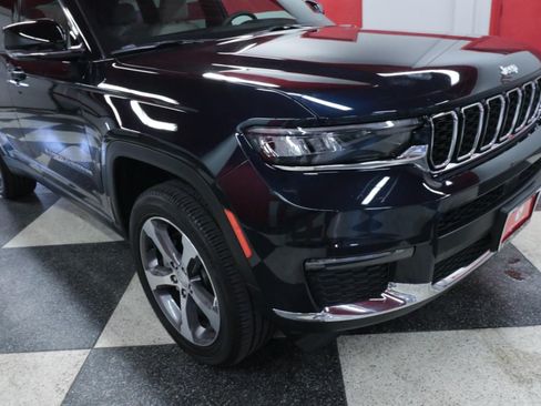 Used 2024 Jeep Grand Cherokee L Limited RWD image 4