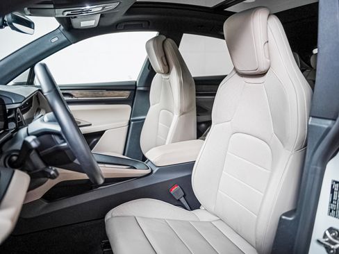 Certified 2025 Porsche Macan Electric w/ Premium Package RWD image 5