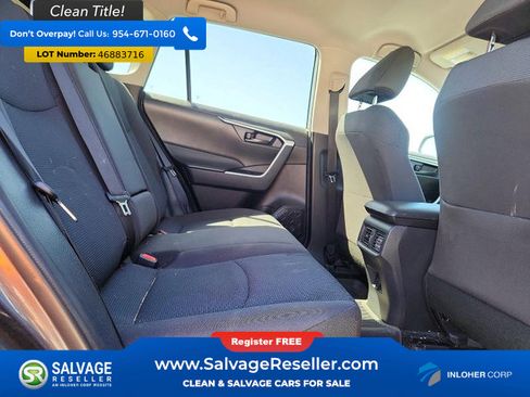 Used 2022 Toyota RAV4 LE FWD image 13