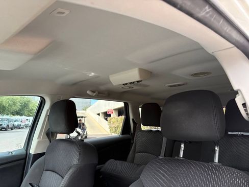 Used 2019 Dodge Journey SE w/ Connectivity Group FWD image 9