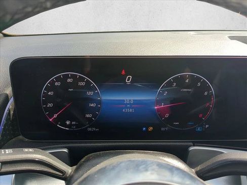 Used 2025 Mercedes-Benz GLB 250 image 11