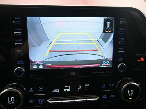 Used 2021 Toyota Highlander Limited AWD/4WD image 20