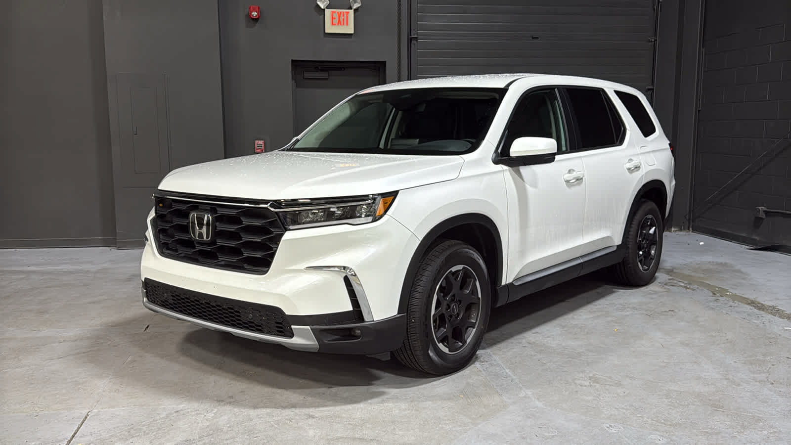 Used 2025 Honda Pilot EX-L image 3