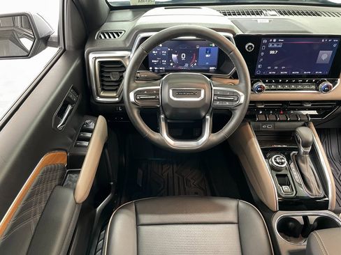 Used 2025 GMC Canyon Denali image 26