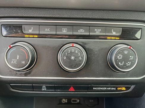 Used 2018 Volkswagen Atlas SE AWD/4WD image 18